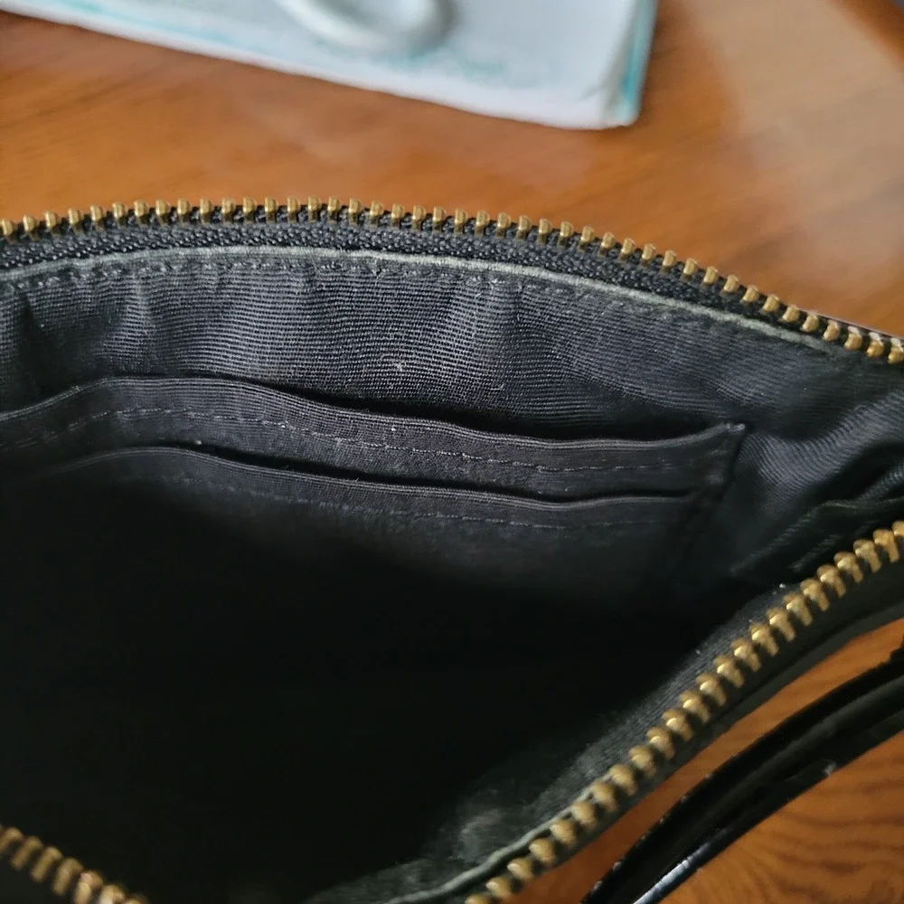 Coach Corner Zip Black Patent Leather‎ Wristlet
